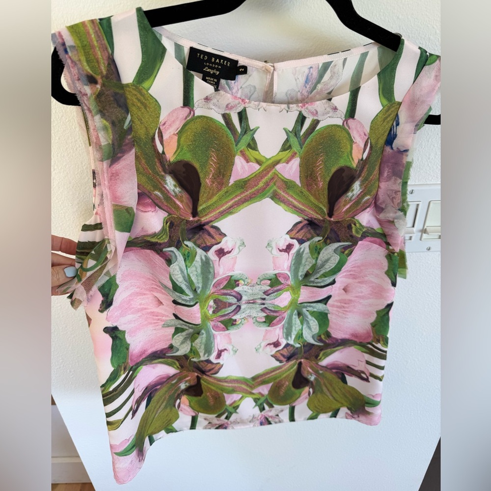 Ted Baker floral, pink sleeveless silk blouse. Ted Baker sizing 2. (US 4-6)